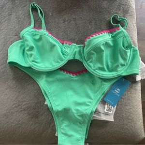 Colorblock Underwire Top & Ultra Cheeky Bikini Set